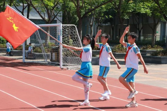 燃红色薪火 做峥嵘少年——合肥市望湖小学一年级首批少先队员入队