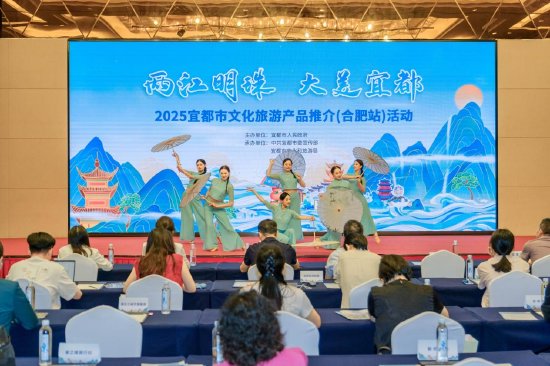 舞蹈表演《皖韵楚风共天云》
