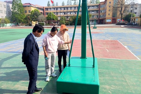 肥东县撮镇学区中心学校开展体育器材设施安全专项检查