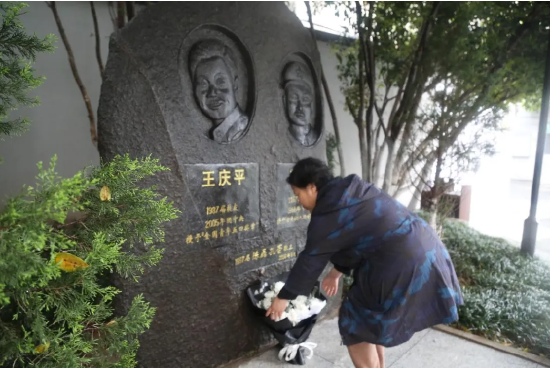 王庆平与郭俊,两位英勇的先进事迹深深触动了在场的每一位师生,其展现