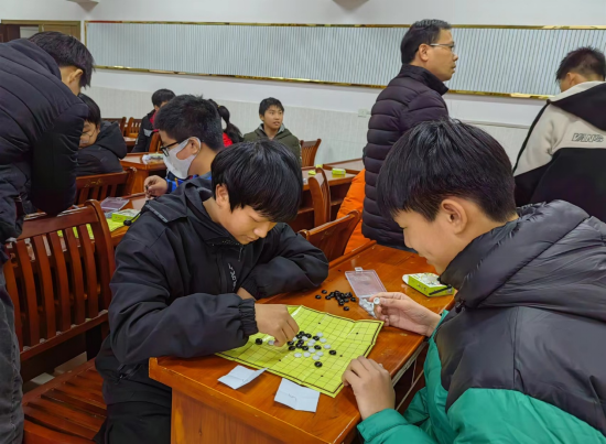 "弈"趣盎然 乐在"棋"中 ——庐江县白山镇初级中学举行学生五子棋比赛
