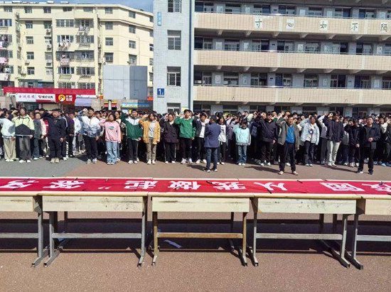 肥东县城关中学杜绝校园欺凌共建和谐校园从我做起宣誓暨签名活动