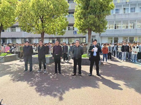 肥东县城关中学杜绝校园欺凌共建和谐校园从我做起宣誓暨签名活动