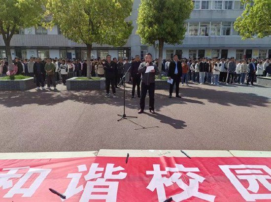 肥东县城关中学杜绝校园欺凌共建和谐校园从我做起宣誓暨签名活动