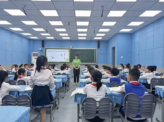 四位老师立足文本,抓住语文要素,在情景中搭建支架,引导学生思考,探究
