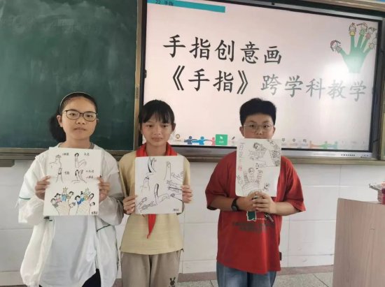 五年级二班的同学,把手指想象为生活中不同的人,根据他们的特点和作用