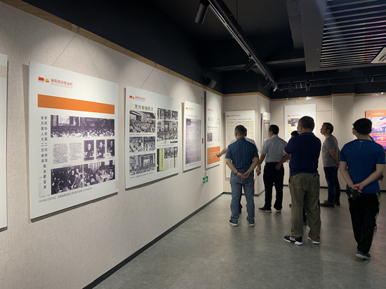 《辉煌历程 江淮荣光》主题图片展在安徽画廊展厅隆重开幕