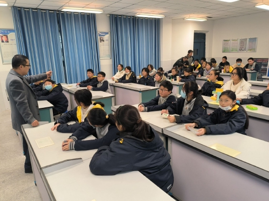提高学生的动手能力,近日,蚌埠市龙实验教育集团行知实验学校中学部