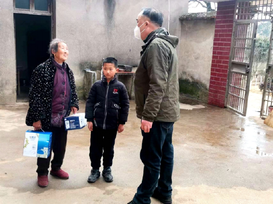 庐江县冶父山镇中心小学开展走访慰问活动