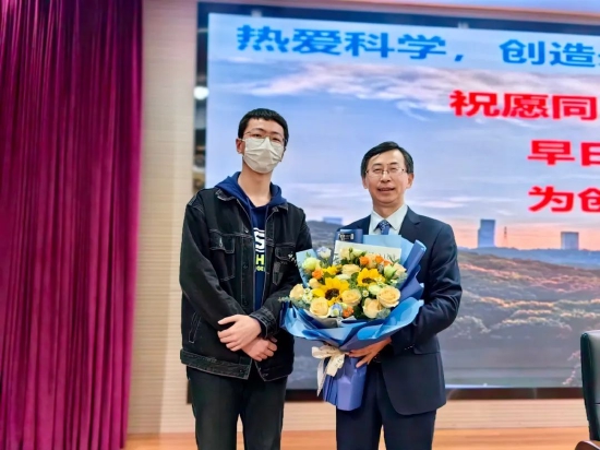 合肥市六中:中国科学院俞书宏院士带学生走进科学殿堂_新浪安徽_新浪网