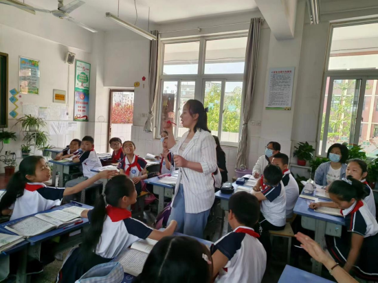 聚焦课堂展风采示范引领促成长肥东县白衣小学开展语文骨干教师展示课