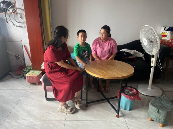 通过本次家访活动,老师更加深入地了解了学生的假期学习和生活情况,也