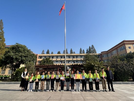 撮镇学区中心学校强健体魄强国有我