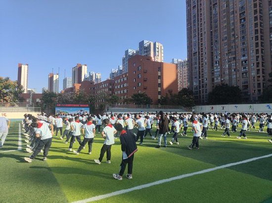 体操强体魄队列显风采合肥一六八玫瑰园学校南校区小学部广播操展示