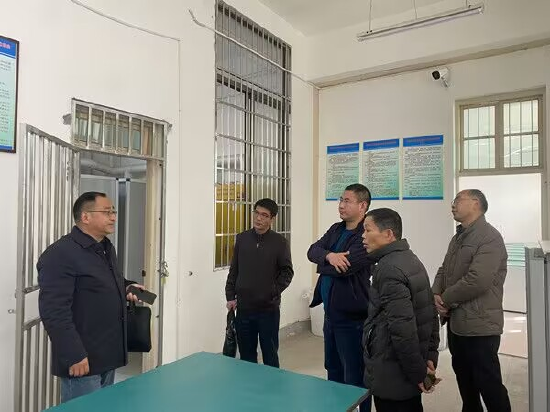 肥东县撮镇中学迎接市教育局危化品安全专项检查