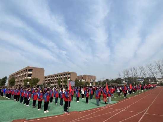手植一棵树 心留一片绿——肥西县花岗学区中心学校"植树节"系列活动