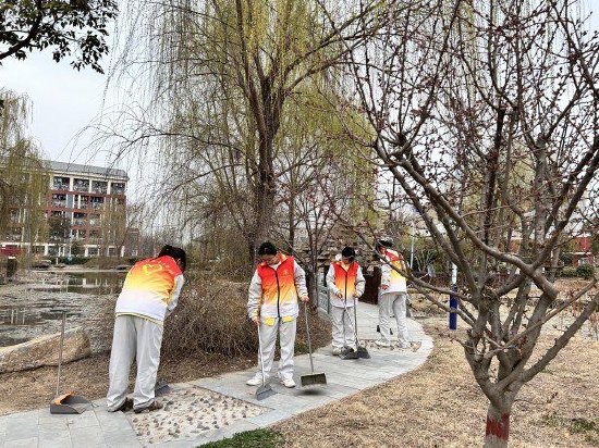 亳州幼儿师范学校开展白手套行动净化校园环境