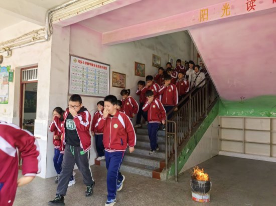 桐城市同安小学开展安全教育主题系列活动