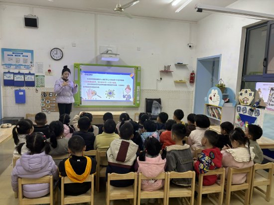 合肥市直属机关幼儿园别样教师携童成长