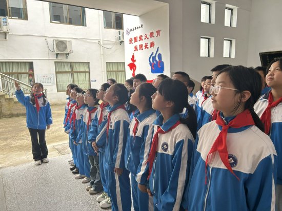 歙县行知小学维护国家安全争做好队员