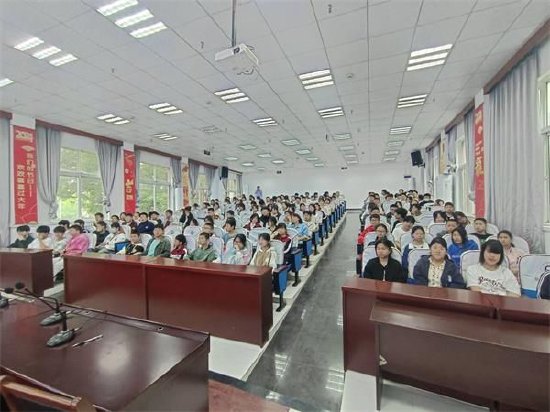 肥东县众兴中学:预防校园欺凌 促进健康成长