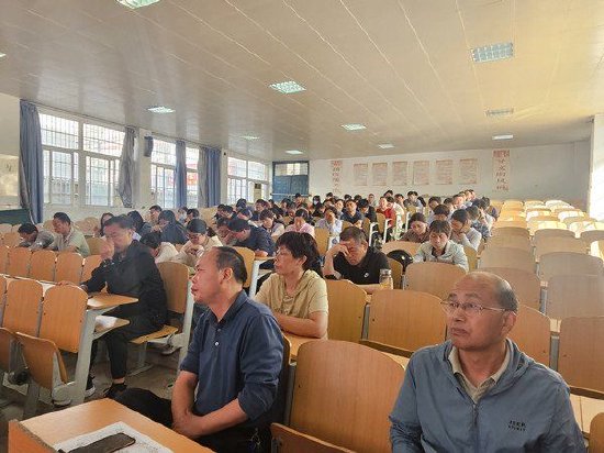 阶段总结促提升 潜心蓄势创佳绩 ——肥东县城关中学召开一级部全体