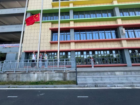 小小红领巾 闪闪在我心——合肥市望湖小学5月13国旗下讲话