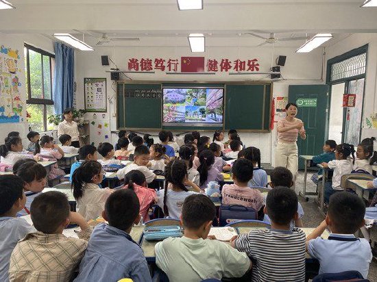 肥东县店埠学区中心学校:参观小学初体验 幼小衔接促成长