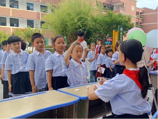 肥东县城关小学举行"红领巾爱祖国"新队员入队大闯关活动