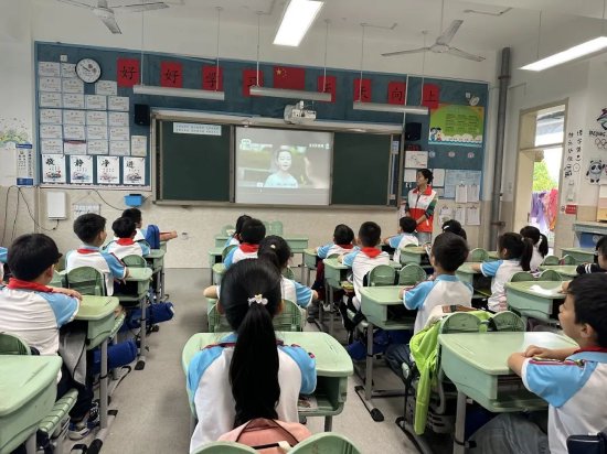不做孤"泳"者——合肥市望湖小学洞庭湖路校区防溺水安全教育宣传活动