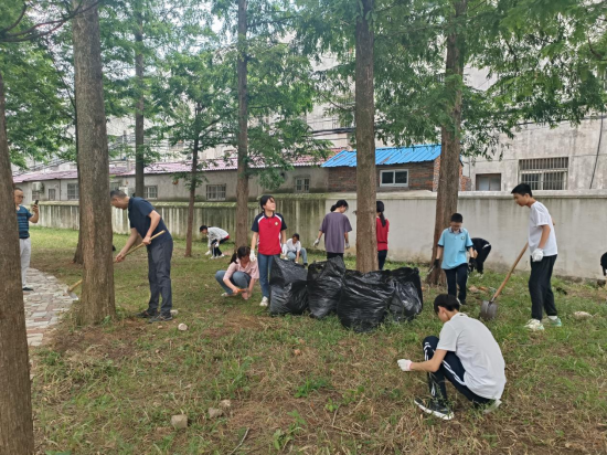 在校劳动照片图片