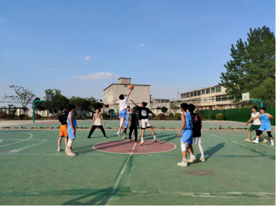 蒙城县楚村中学成功举行篮球告别赛