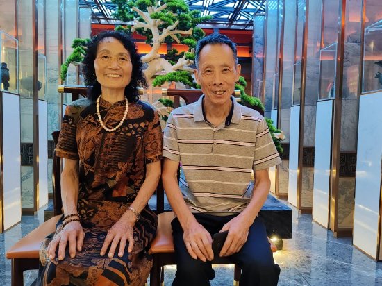 作者的父亲母亲合影