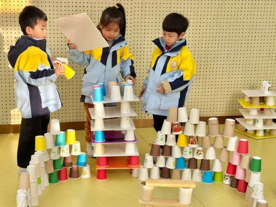 合肥市蓝光融熠幼儿园放手游戏趣味童年