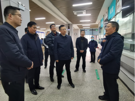 阜阳市政府副市长虞建斌到十九中督导国家卫生城市创建和校园安全工作