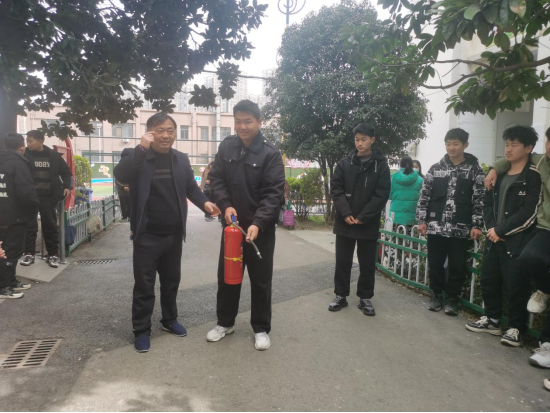 蒙城特校开展消防演练守护住宿生安全