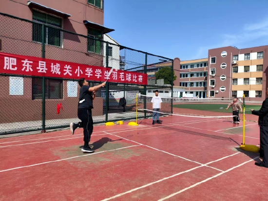 肥东县城关小学举办校园羽毛球比赛
