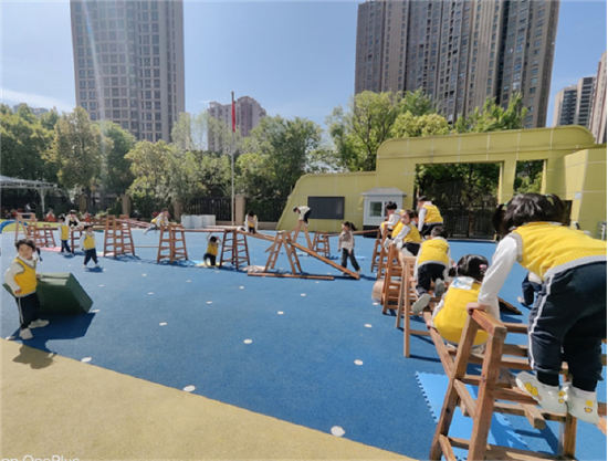 合肥市庐阳实验幼儿园教育集团红玺台总园:玩转安吉梯