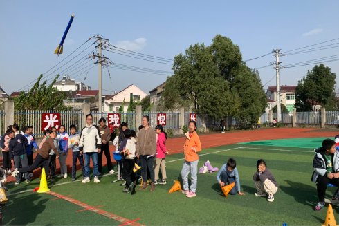 庐江县罗河镇店桥小学隆重举行第八届田径运动会