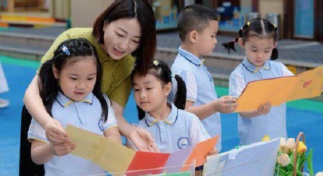 摇篮润德启新智 云帆载梦向天光