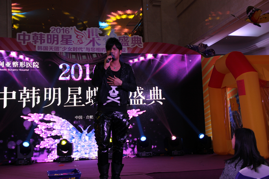 周杰伦模仿者现场演唱