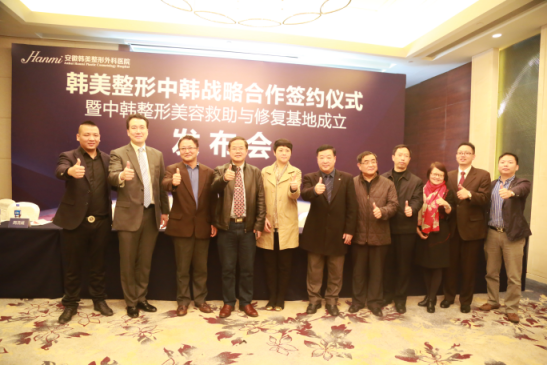 大范围帮助因面部受损,整形美容手术失败的弱势人群,三位韩