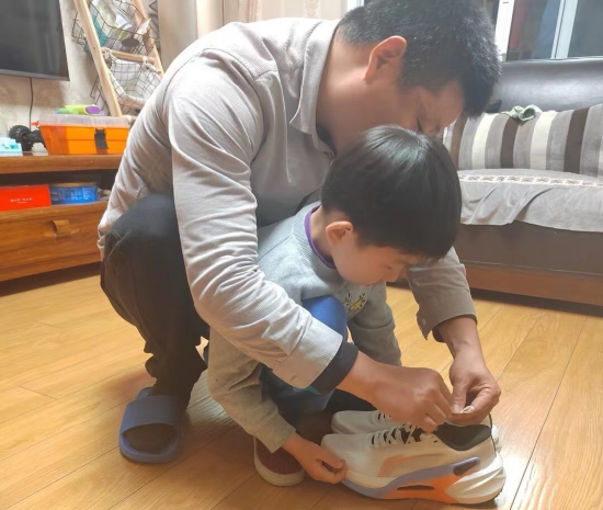 合肥市宿州路教育集团森林城分园巧手翻飞系鞋带乐享自理正当时