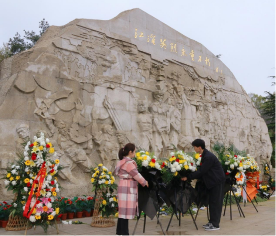 缅怀先辈祭英魂红色传承担使命合肥市马岗实验小学教育集团清明祭扫