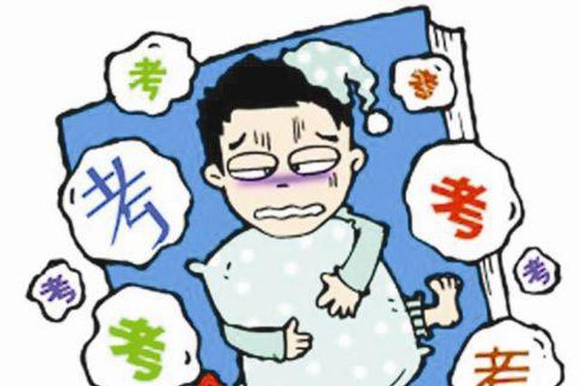 考生压力大不愿考试 特警出手稳定情绪