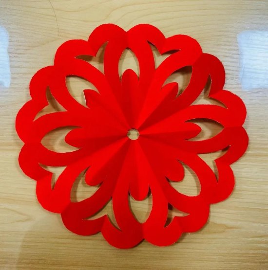 合肥市蓝光融熠幼儿园:巧手剪窗花 童心赏民俗