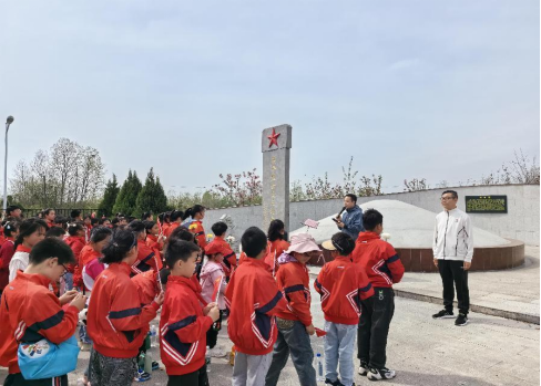 清明祭英烈厚植爱国情六安市裕安区徐集镇中心小学开展2024年清明祭扫
