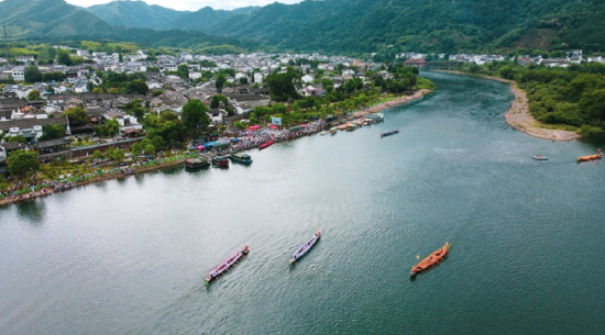 泾县桃花潭:百舸争流 竞渡龙舟