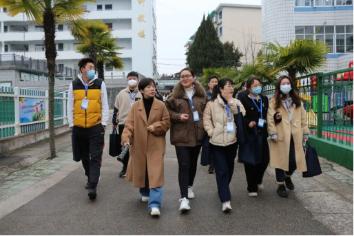 歙县新安小学春日到有客人远方来