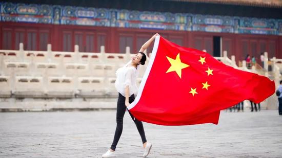 手绘"我"的爱国情没抢到红旗的合影新技能get√这样的美图大片.